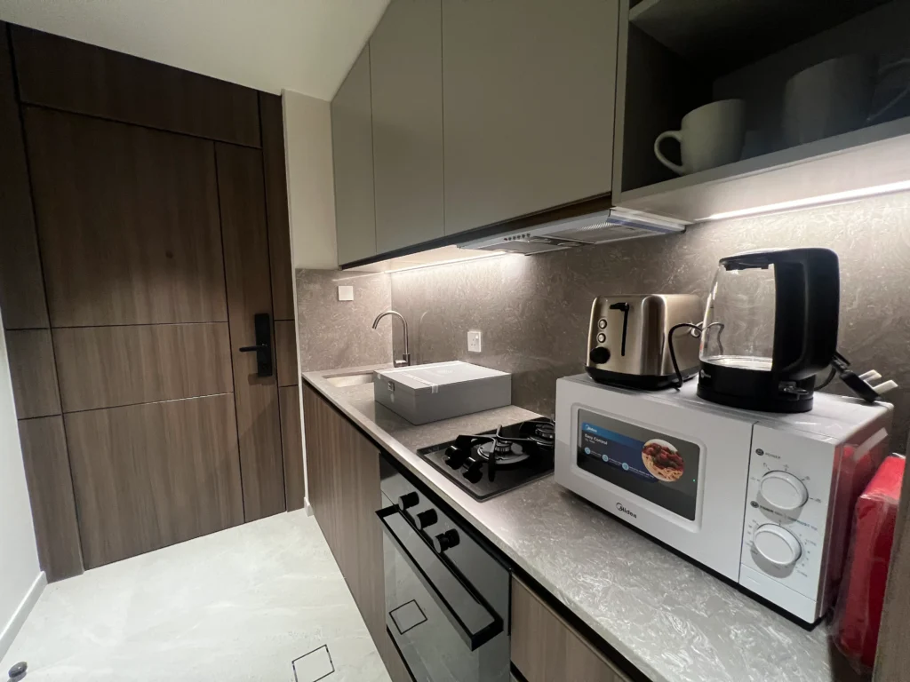 Beverly Boulevard Studio Apartment - Kitchenette