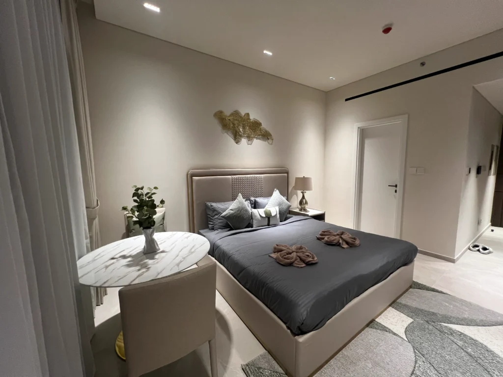 Beverly Boulevard Studio Apartment Furnished