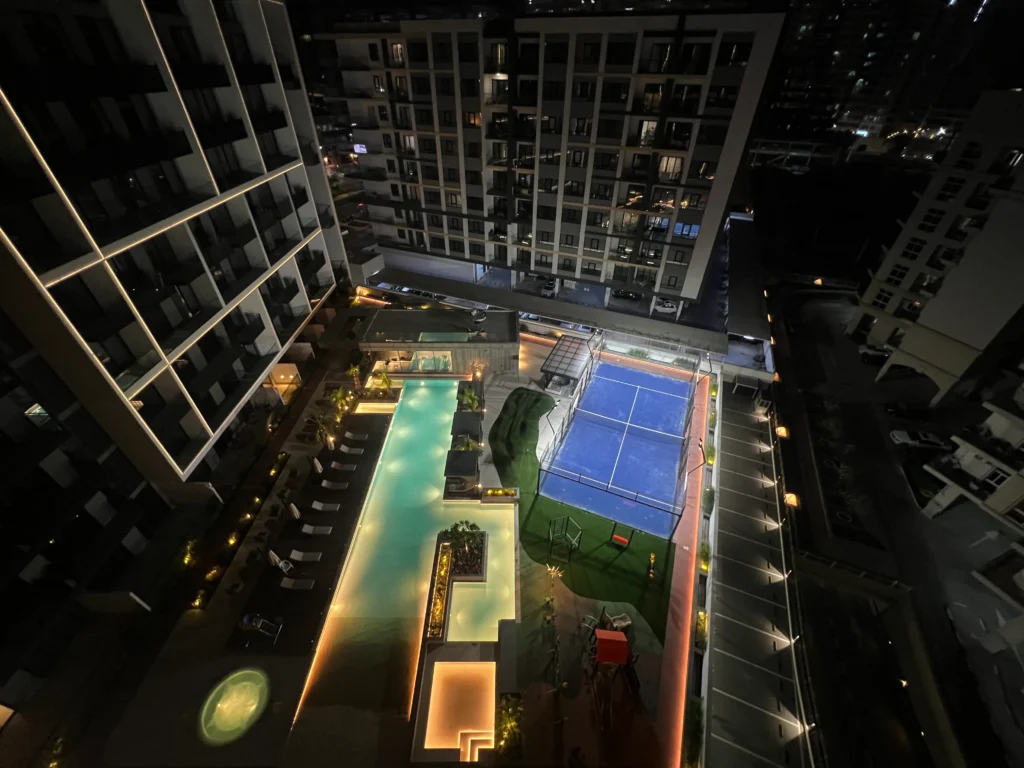 Beverly Boulevard Studio Apartment Pool View